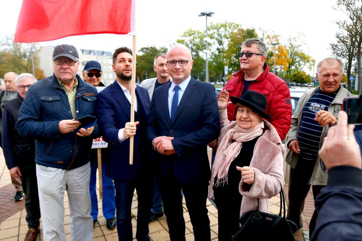 Posiłki z Warszawy dla Pawła Kowszyńskiego. Patryk Jaki w Elblągu 