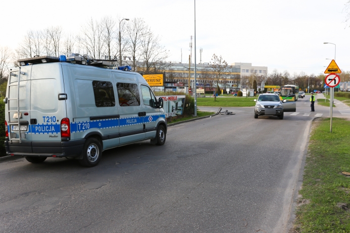 Potrącenie na skrzyżowaniu Marymoncka/Kościuszki. Rowerzysta w szpitalu