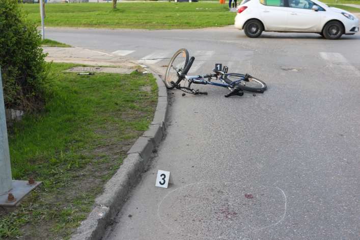 Potrącenie na skrzyżowaniu Marymoncka/Kościuszki. Rowerzysta w szpitalu
