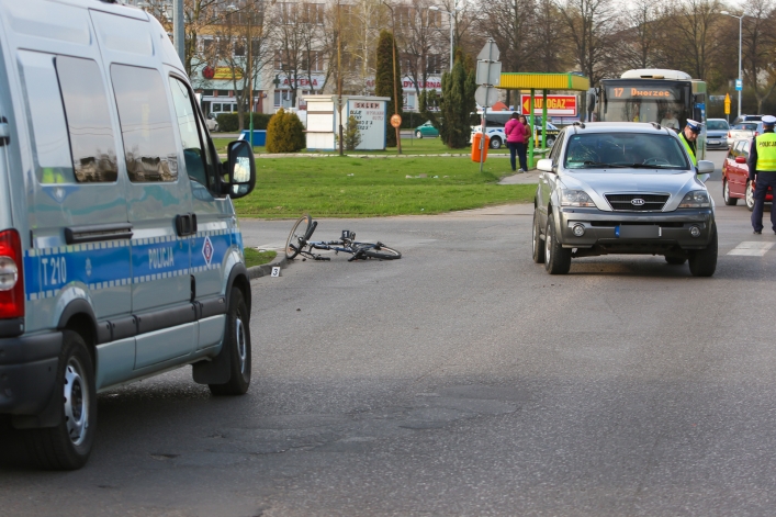 Potrącenie na skrzyżowaniu Marymoncka/Kościuszki. Rowerzysta w szpitalu