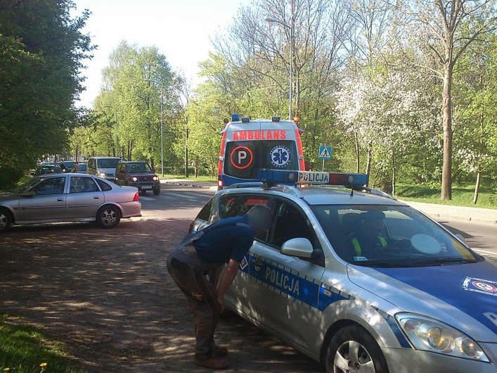 Potrącenie rowerzysty na przejściu dla pieszych