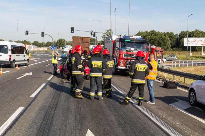 Poważne zderzenie na S22. Dwie ciężko ranne osoby w szpitalu