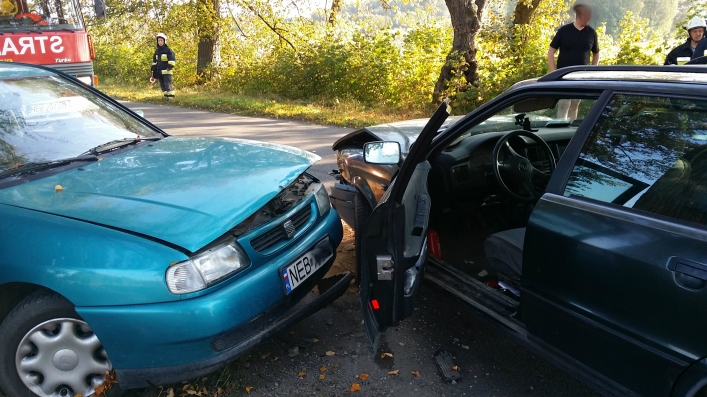 Poważny wypadek na drodze do Pogrodzia. Dwie osoby w szpitalu