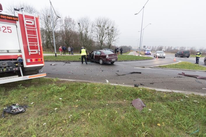 Poważny wypadek na Modrzewinie. Jedna osoba ranna