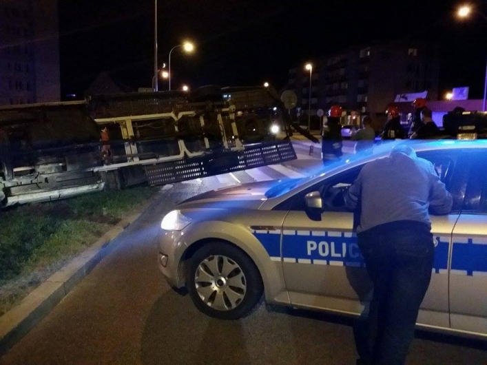 Poważny wypadek na ul. Brzeskiej. Ruch zablokowany