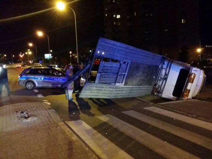 Poważny wypadek na ul. Brzeskiej. Ruch zablokowany