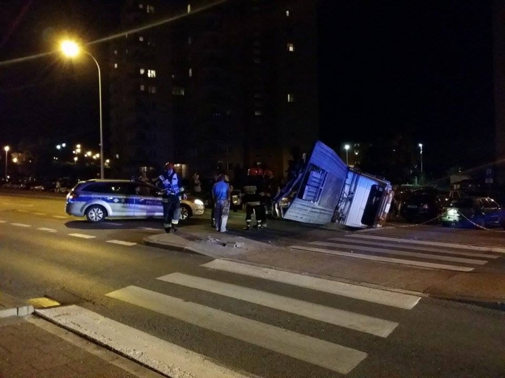 Poważny wypadek na ul. Brzeskiej. Ruch zablokowany