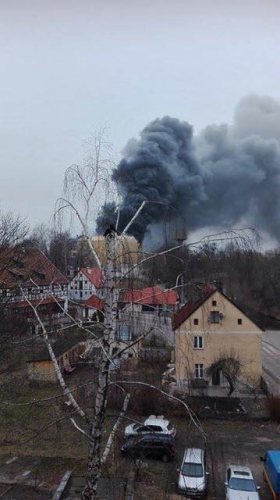Pożar browaru. W środku zbiorniki z piwem