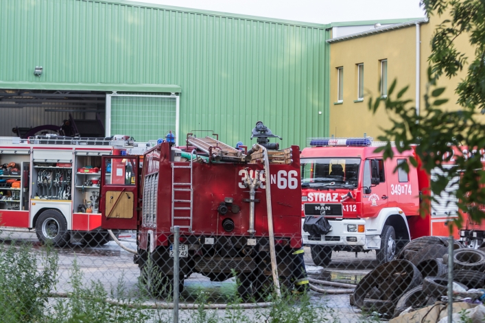Pożar hali w Pasłęku, która pracowała pomimo zezwoleń