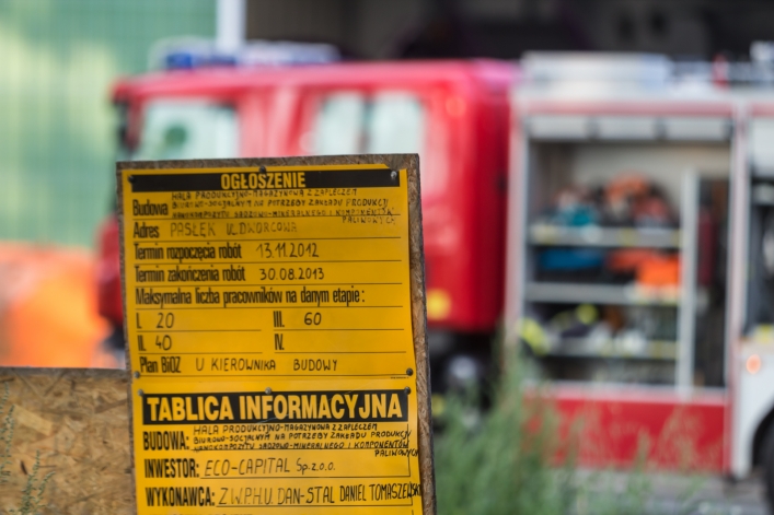 Pożar hali w Pasłęku, która pracowała pomimo zezwoleń
