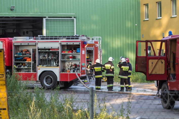 Pożar hali w Pasłęku, która pracowała pomimo zezwoleń