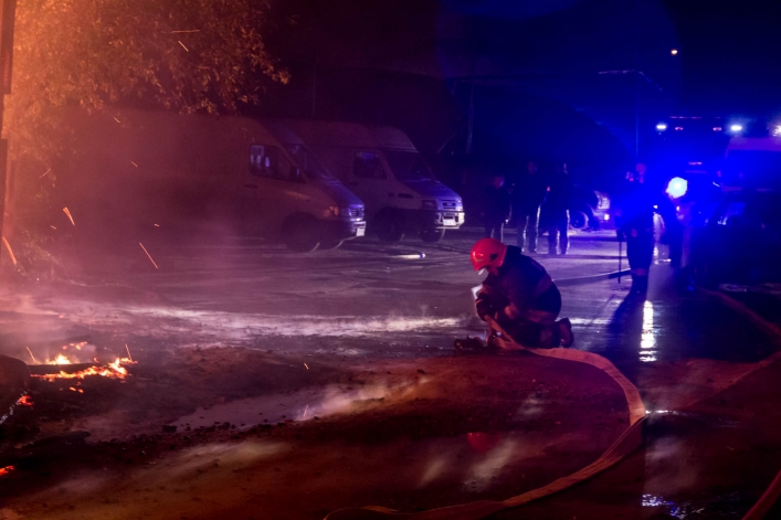Pożar na Modrzewinie. Straż pożarna walczy z ogniem!