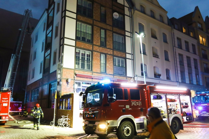 Pożar Studni Smaków na Starym Mieście. Trwa akcja gaśnicza