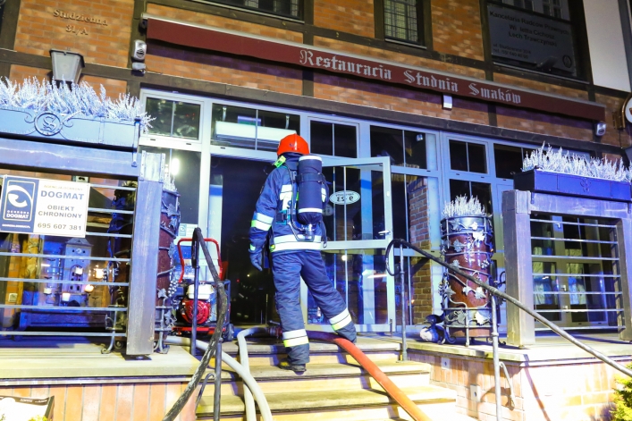 Pożar Studni Smaków na Starym Mieście. Trwa akcja gaśnicza