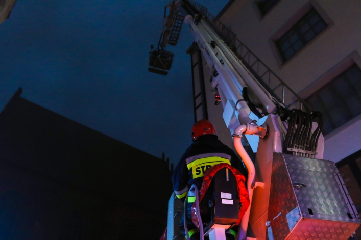 Pożar Studni Smaków na Starym Mieście. Trwa akcja gaśnicza