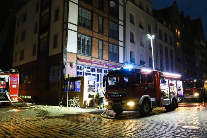 Pożar Studni Smaków na Starym Mieście. Trwa akcja gaśnicza