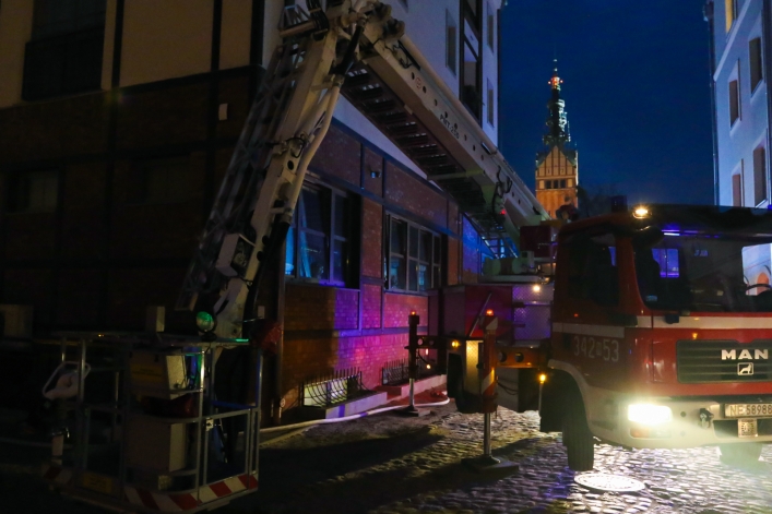Pożar Studni Smaków na Starym Mieście. Trwa akcja gaśnicza