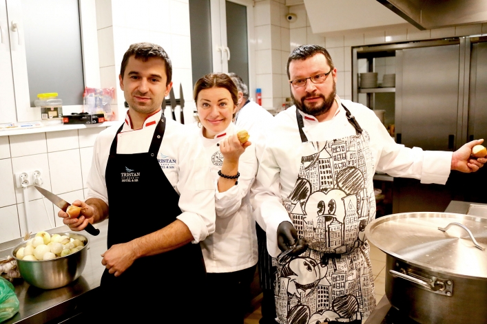 Pracowita noc w Restauracji Zmysły. Nocne gotowanie Elbląskiego Klubu Szefów Kuchni