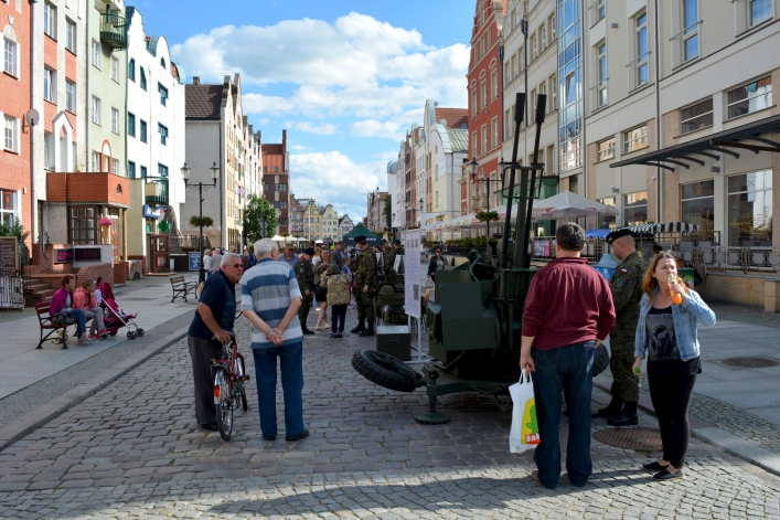 Prezentacja sprzętu i uzbrojenia wojskowego na ulicy Stary Rynek w Elblągu (+ zdjęcia)