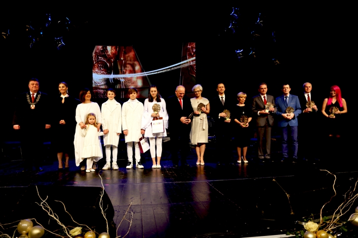 Prezydent docenił wybitnych elblążan. Wśród nagrodzonych Marta Gałuszewska (+ zdjęcia)