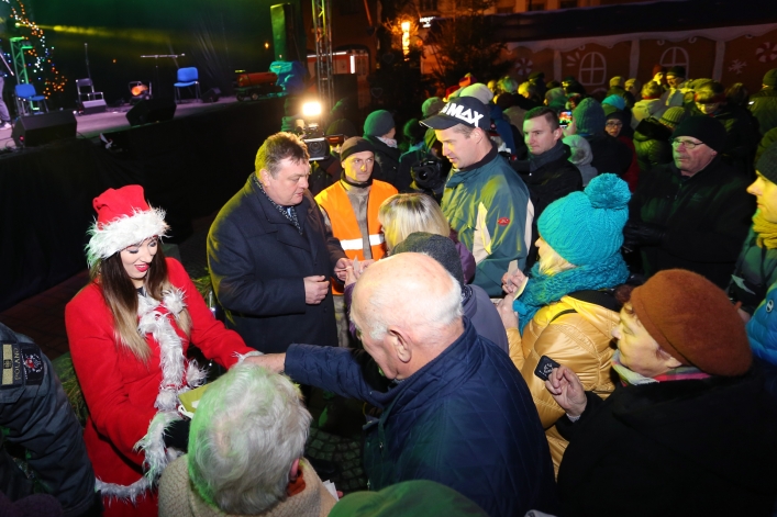 Prezydent Elbląga podzielił się opłatkiem z mieszkańcami 