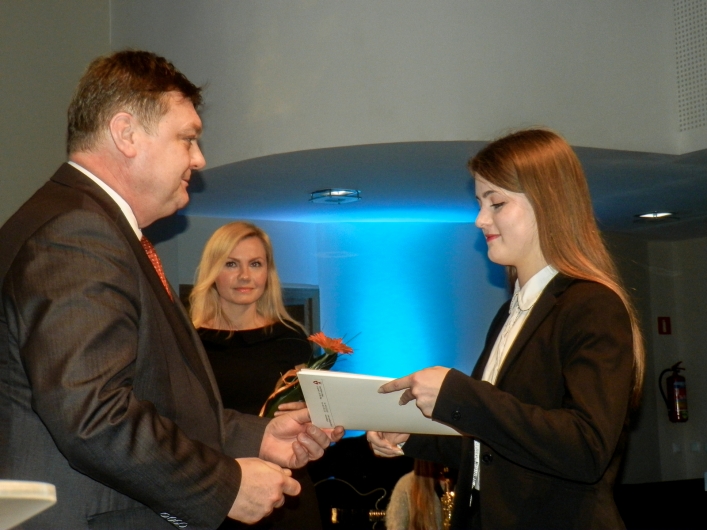 Prezydent Witold Wróblewski wręczył Elbląskie Nagrody Kulturalne  