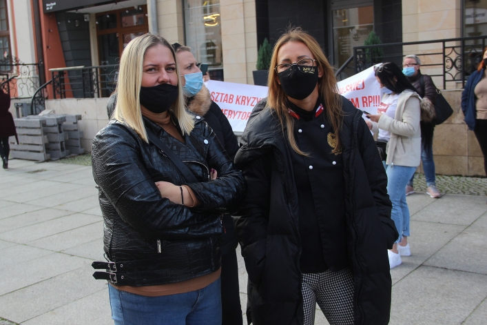 Protest kucharzy w Elblągu. Żadają wsparcia dla niszczonej branży. Stop zamykaniu gospodarki!