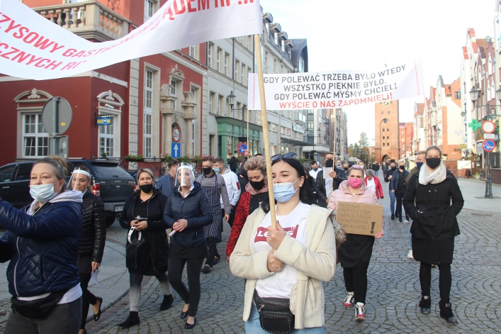 Protest kucharzy w Elblągu. Żadają wsparcia dla niszczonej branży. Stop zamykaniu gospodarki!