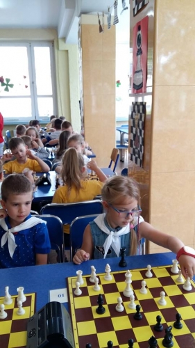 Przedszkolaki grały w szachy w Szkole Podstawowej nr 1 w Elblągu