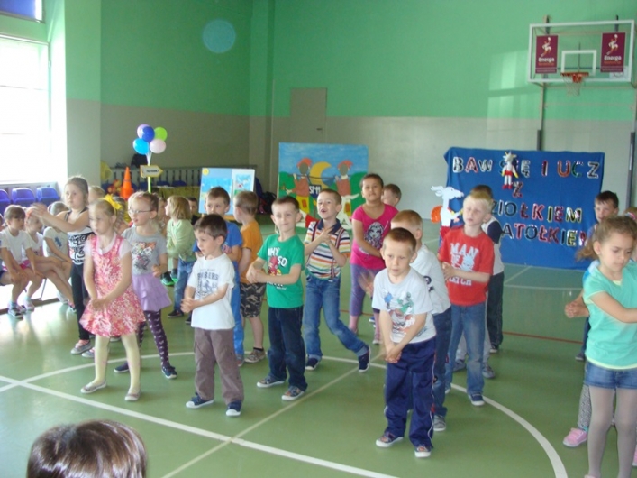 Przedszkolaki z Koziołkiem Matołkiem w SP 11