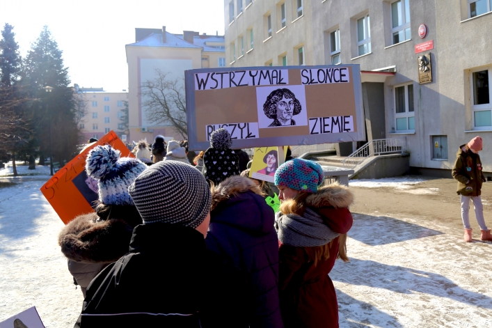 Przemarsz z Kopernikiem w SP nr 21 w Elblągu. Zakończył się tydzień z Patronem 