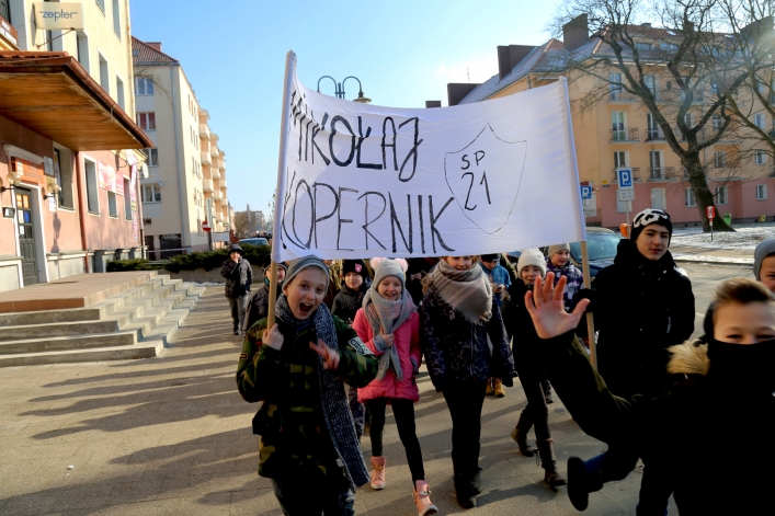 Przemarsz z Kopernikiem w SP nr 21 w Elblągu. Zakończył się tydzień z Patronem 