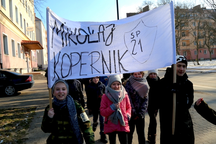 Przemarsz z Kopernikiem w SP nr 21 w Elblągu. Zakończył się tydzień z Patronem 