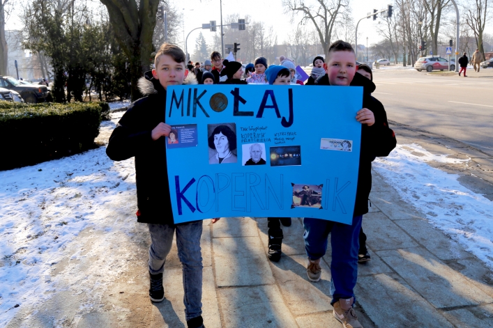 Przemarsz z Kopernikiem w SP nr 21 w Elblągu. Zakończył się tydzień z Patronem 