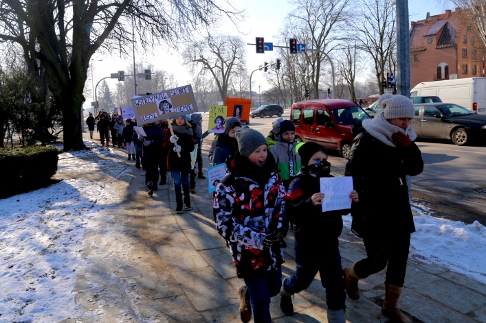Przemarsz z Kopernikiem w SP nr 21 w Elblągu. Zakończył się tydzień z Patronem 