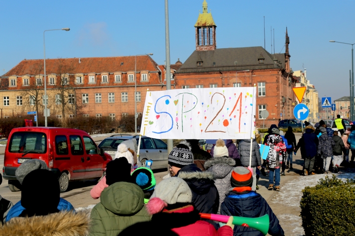 Przemarsz z Kopernikiem w SP nr 21 w Elblągu. Zakończył się tydzień z Patronem 