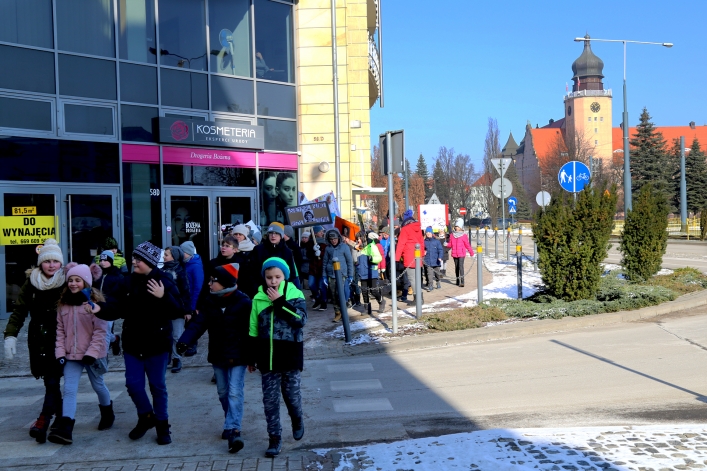 Przemarsz z Kopernikiem w SP nr 21 w Elblągu. Zakończył się tydzień z Patronem 