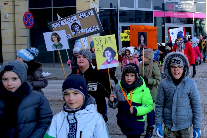 Przemarsz z Kopernikiem w SP nr 21 w Elblągu. Zakończył się tydzień z Patronem 