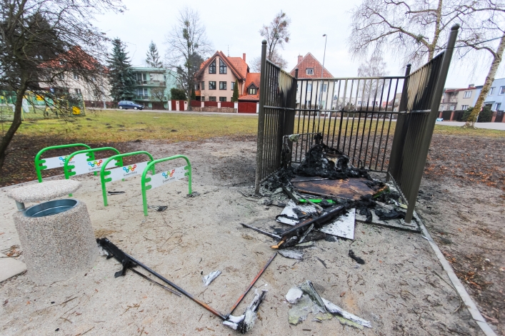 Przenośna toaleta przy Green Velo spłonęła doszczętnie