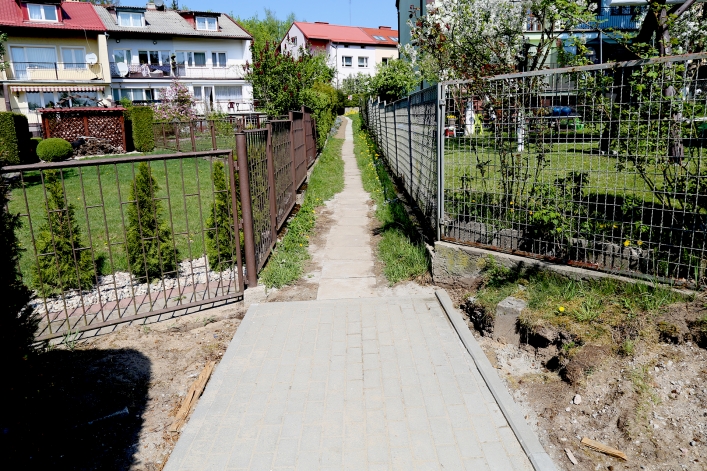 Przy ul. Łęczyckiej powstaje chodnik. Niedługo zostanie oddany do użytku