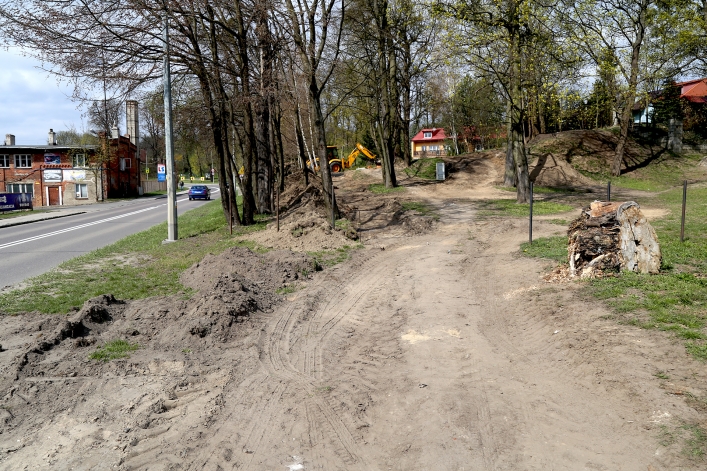 Przy ul. Łęczyckiej powstaje chodnik. Niedługo zostanie oddany do użytku