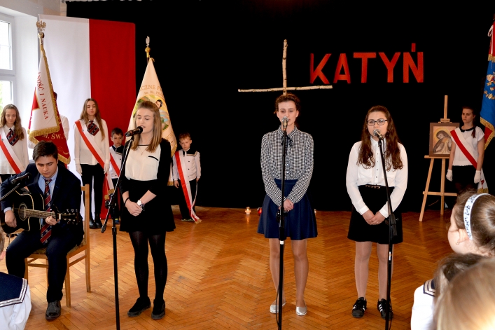 Przy zespole Szkół Pijarskich posadzono Dąb Pamięci (+ zdjęcia)