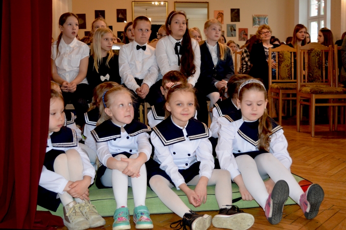 Przy zespole Szkół Pijarskich posadzono Dąb Pamięci (+ zdjęcia)