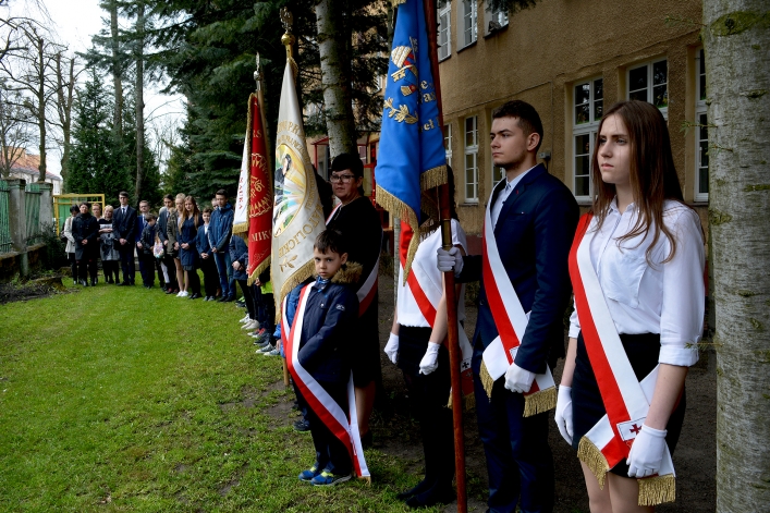 Przy zespole Szkół Pijarskich posadzono Dąb Pamięci (+ zdjęcia)