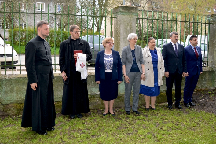 Przy zespole Szkół Pijarskich posadzono Dąb Pamięci (+ zdjęcia)