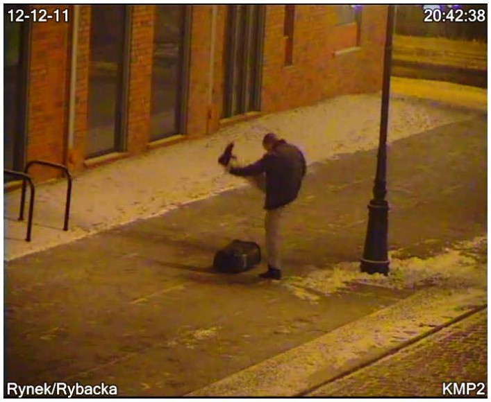 Przyłapany na gorącym uczynku. Wandal zatrzymany dzięki kamerze monitoringu.