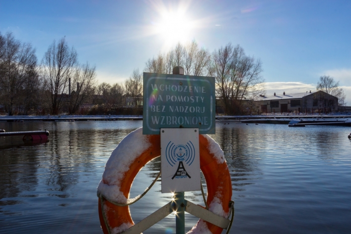 Przystań przy ul. Portowej niszczeje. PO domaga się reakcji (+foto)