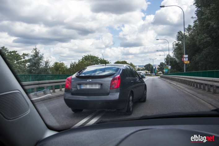 Ograniczenie 20 km/h na wiadukcie w kierunku siódemki