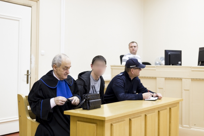 Rok więzienia za zranienie nożem policjantki 