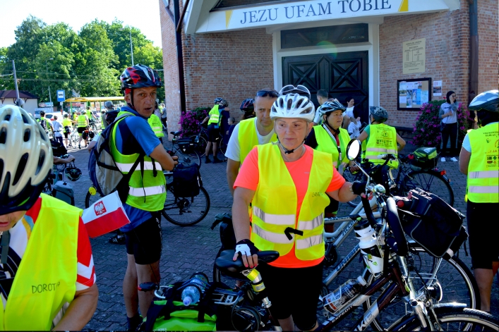 Rowerami z Elbląga na Jasną Górę wyruszyło ponad 100 pielgrzymów (+ zdjęcia)
